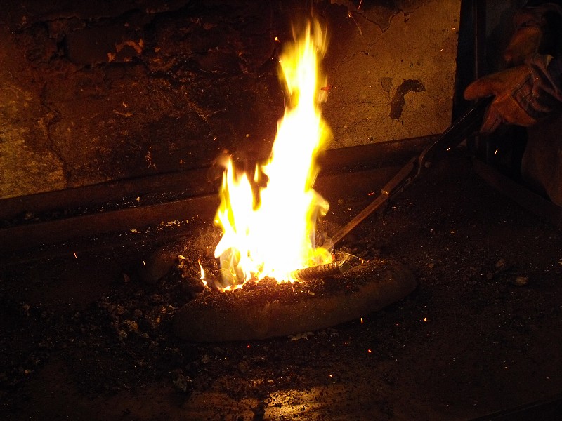 Zámečníci v kovárně