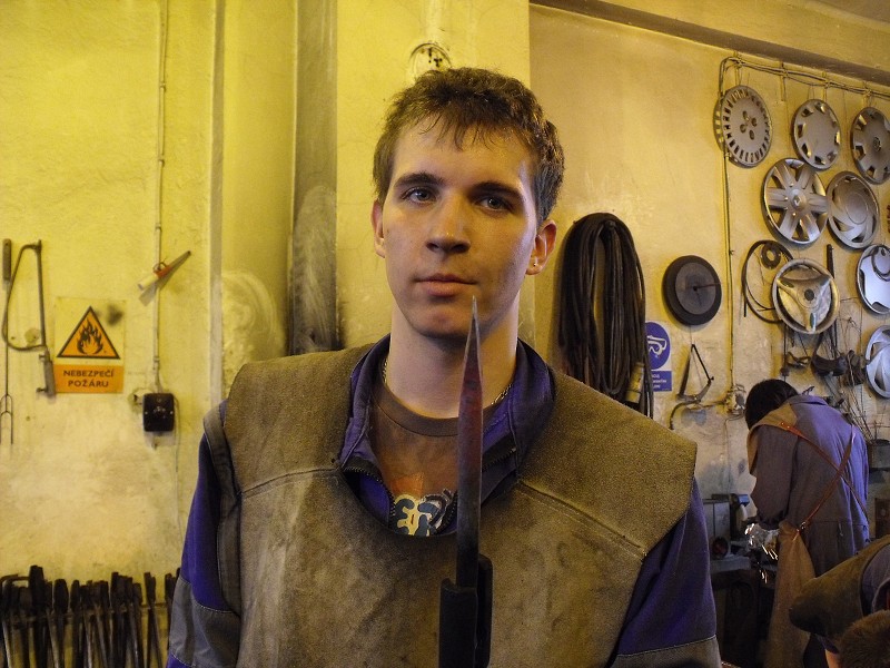 Zámečníci v kovárně