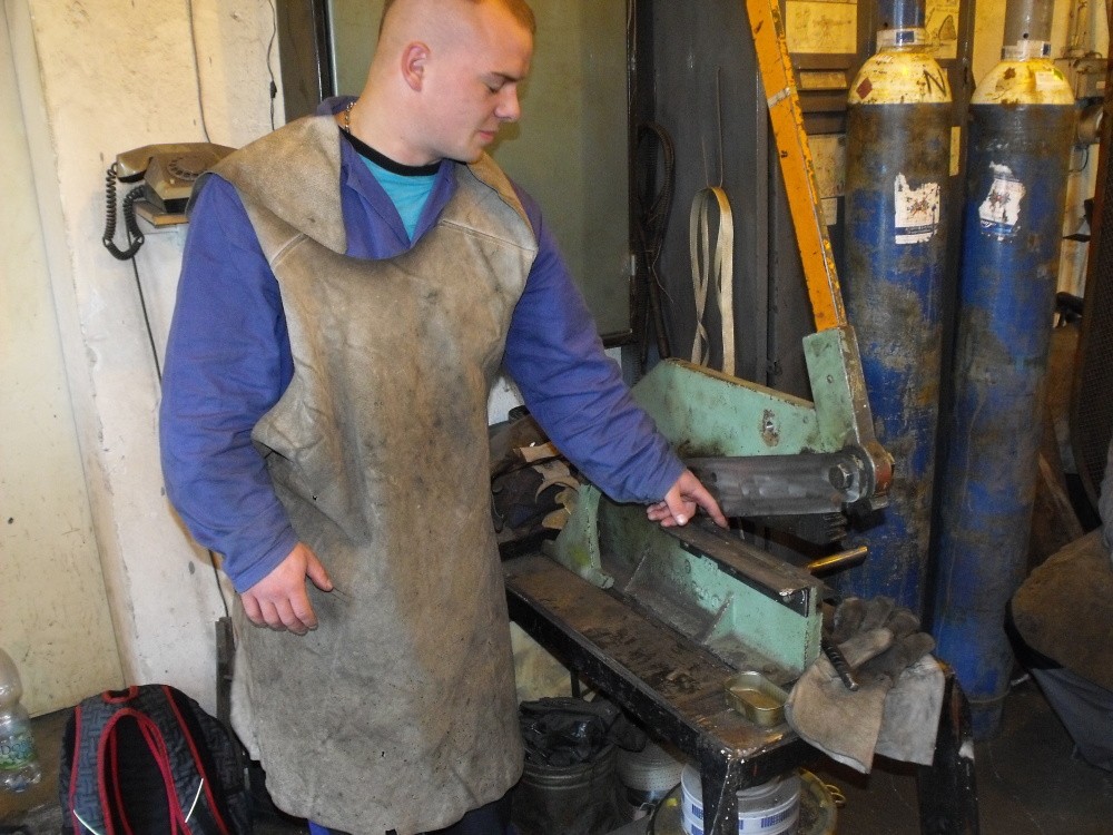 Strojní mechanici v kovárně