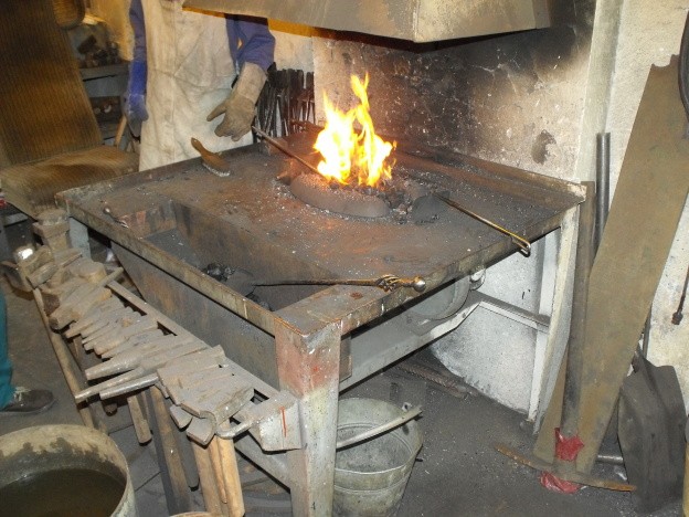 Výuka strojních mechaniků v kovárně